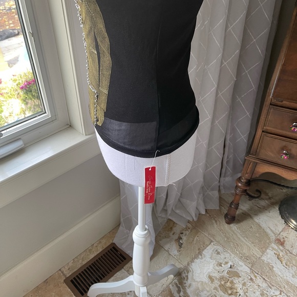 This unique Tshirt NWT & smoke free home - Picture 3 of 3